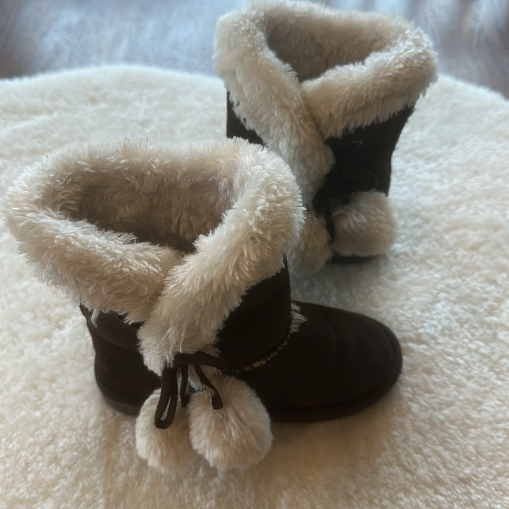 Dawgs Pom Pom boots